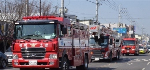 사고 현장에 출동하고 있는 소방차와 구급차. (사진= 소방청 제공) 