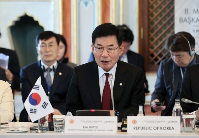 김진표 국회의장이 9일(현지시간) 튀르키예 이스탄불에서 열린 제8회 믹타(MIKTA) 국회의장회의에 참석해 발언하고 있다. (사진= 국회의장실 제공) 