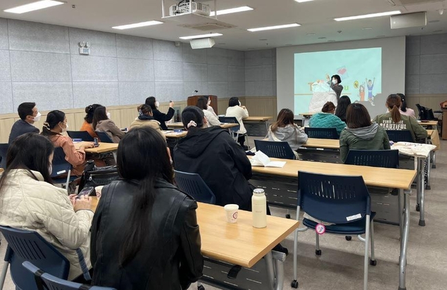 천안시다문화가족지원센터가 천안시 동남구보건소와 연계해 천안시에 거주하는 임신 중인 결혼이민자를 대상으로 ‘임신․출산 교실’을 운영했다. (사진=천안시 제공)