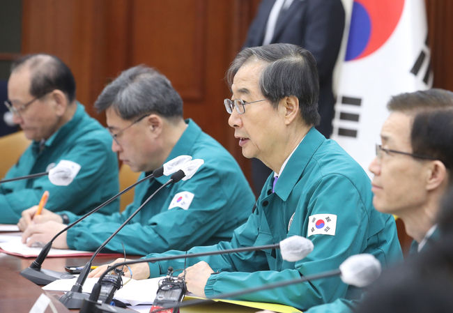 한덕수 국무총리가 28일 서울 종로구 정부서울청사에서 열린 중앙안전관리위원회에 참석해 발언하고 있다.(사진=뉴시스 제공)
