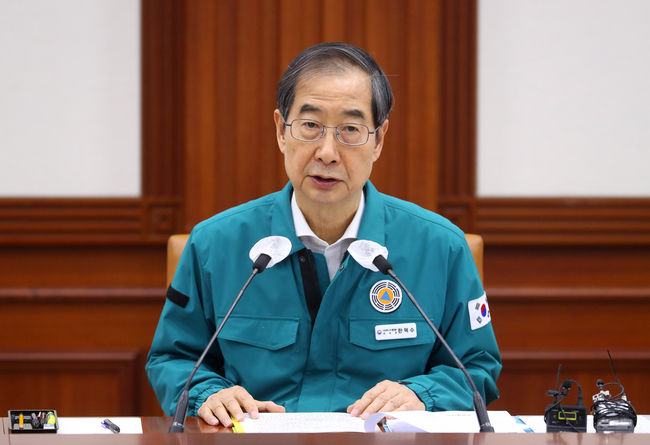 한덕수 국무총리가 29일 오전 서울 종로구 정부서울청사에서 열린 코로나19 중앙재난안전대책본부 및 봄철안전대책 추진상황 점검회의에 참석해 발언하고 있다.(사진=뉴시스 제공)