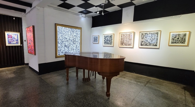 <경남 추상미술의 두 거장展-전통기호와 정신의 융합 ‘유택렬, 전혁림’> 전시장 풍경. <사진=안소휘 제공>