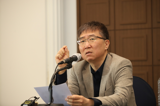 장하준 영국 런던대 교수가 3월 27일 오전 서울 중구 프레스센터에서 열린 '장하준의 경제학 레시피' 출간 기념 기자간담회에서 발언하고 있다. (사진=부키/뉴시스 제공)