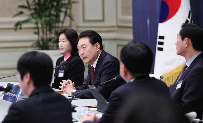 윤석열 대통령이 14일 청와대 영빈관에서 열린 디지털플랫폼정부 실현계획 보고회에서 발언하고 있다. (사진=대통령실통신사진기자단/뉴시스 제공)