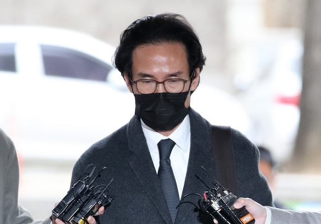 계열사 부당 지원 및 회사자금 횡령 의혹을 받는 조현범 한국타이어앤테크놀로지(한국타이어) 회장이 지난 8일 서울 서초구 서울중앙지법에서 구속 전 피의자 심문(영장실질심사)을 받기 위해 출석하고 있다. (사진=뉴시스)