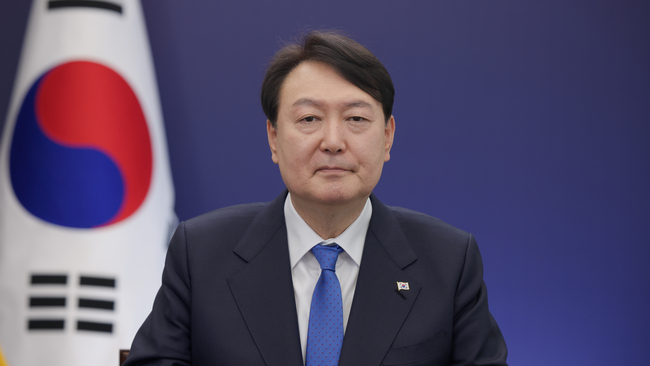 윤석열 대통령이 20일 서울 용산 대통령실 청사에서 미국 바이든 대통령이 개최한 '에너지와 기후에 관한 주요경제국포럼(MEF) 정상회의'에 영상으로 참석하고 있다. (사진=대통령실/뉴시스 제공)