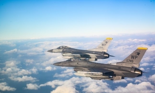 실사격 훈련하는 미군 F-16 (사진=뉴시스)