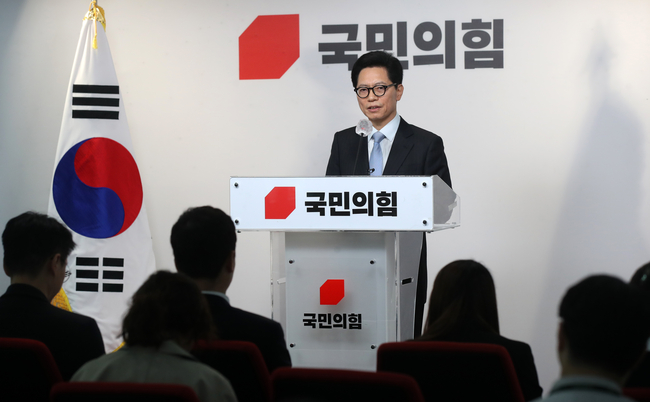 황정근 국민의힘 중앙윤리위원장(사진=뉴시스 제공)