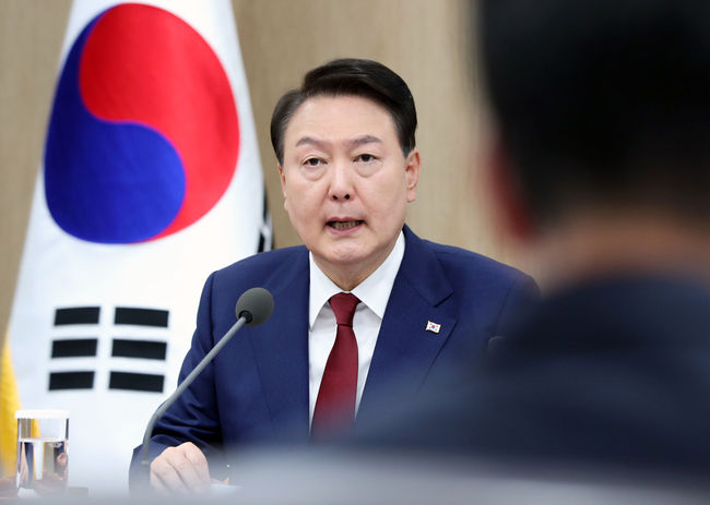 윤석열 대통령이 9일 오전 서울 용산 대통령실 청사에서 국무회의를 주재하고 있다.(사진=뉴시스 제공)
