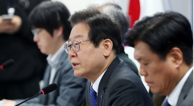 이재명 더불어민주당 대표가 11일 오전 서울 여의도 국회에서 열린 '챗GPT 시대 대응과 과제 좌담회'에 참석해 발언하고 있다.(사진=뉴시스 제공)