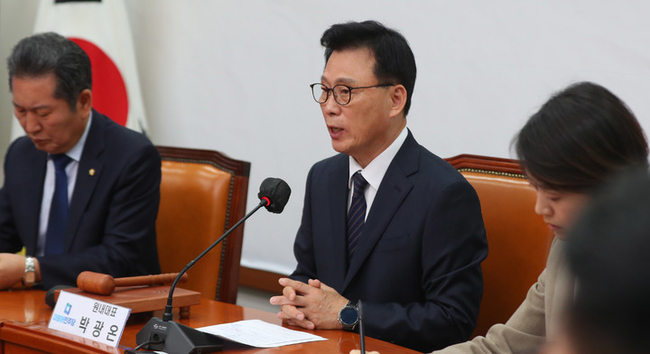 박광온 더불어민주당 원내대표가 12일 오전 서울 여의도 국회에서 열린 최고위원회의에서 발언하고 있다. (사진=뉴시스 제공)