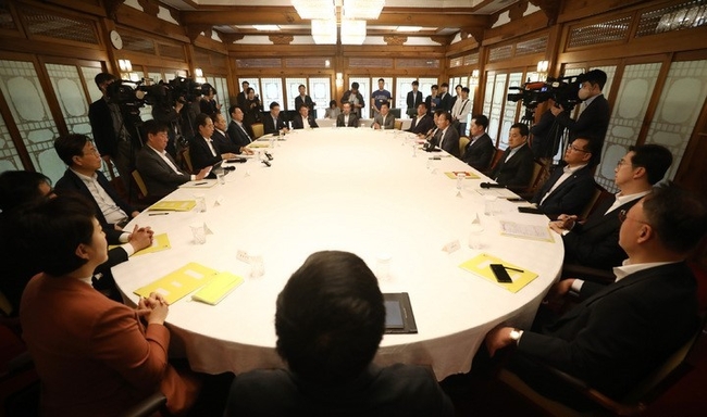 윤재옥 국민의힘 원내대표가 14일 오후 서울 종로구 총리 공관에서 열린 고위당정협의회에서 발언하고 있다. (공동취재사진)