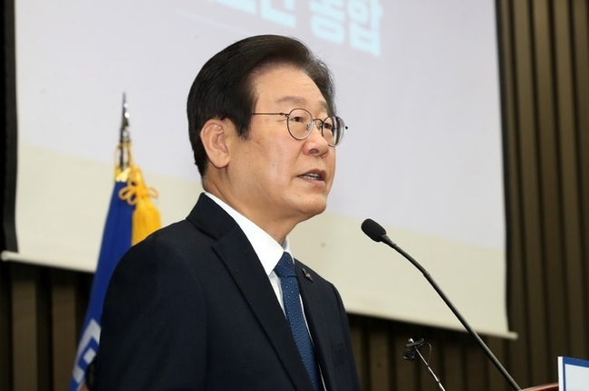 이재명 더불어민주당 대표가 지난 14일 오후 서울 여의도 국회에서 열린 의원총회에서 발언을 하고 있다. (사진=뉴시스 제공)