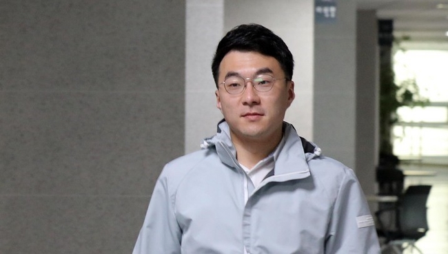 김남국 더불어민주당 의원이 지난 14일 오전 서울 여의도 국회 의원회관 사무실로 들어서고 있다. 이날 거액의 '가상자산 보유' 논란에 휩싸인 김 의원은 자진 탈당을 선언했다. (사진=뉴시스)