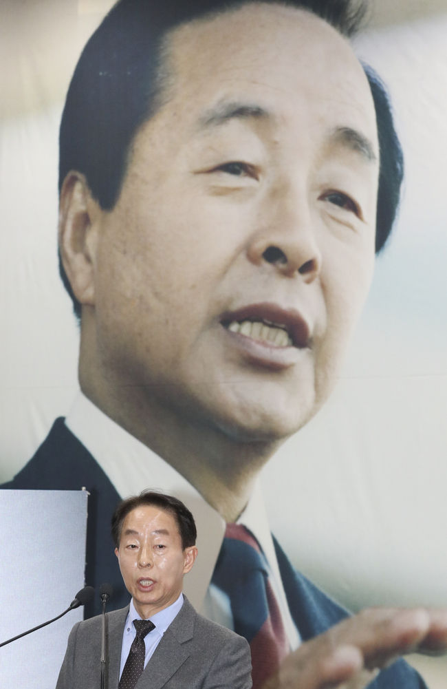 김현철 김영삼대통령기념재단 이사장이 2월 24일 서울 동작구 김영삼도서관에서 열린 문민정부 30주년 기념식에서 환영사를 하고 있다.(사진=뉴시스 제공)