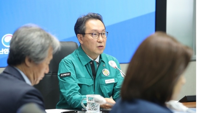 박민수 중앙재난안전대책본부 제1총괄조정관(보건복지부 제2차관)이 지난 3일 오전 서울 종로구 정부서울청사 행정안전부 서울상황센터에서 열린 토로나19 중앙재난안전대책본부(중대본) 회의에 참석해 발언하고 있다. (사진=뉴시스 제공)