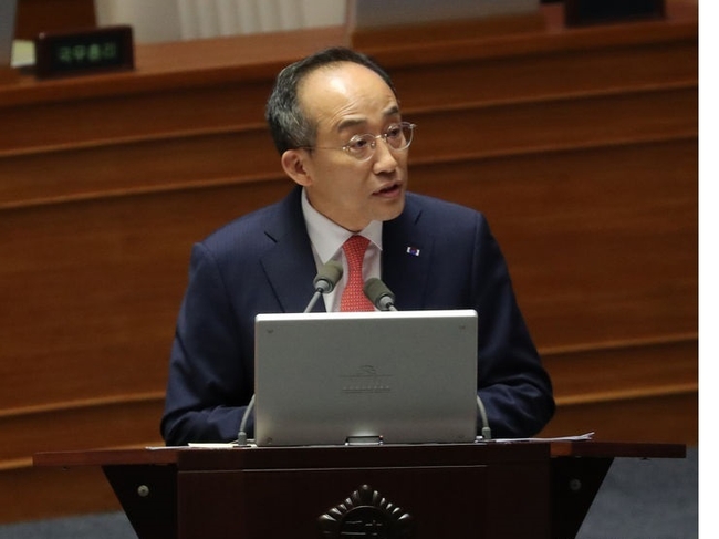 추경호 부총리 겸 기획재정부장관이 13일 오후 서울 여의도 국회에서 열린 제407회국회(임시회) 제2차 본회의에서 유동수 더불어민주당 의원의 경제에 관한 대정부질문에 답하고 있다.(사진=뉴시스 제공)