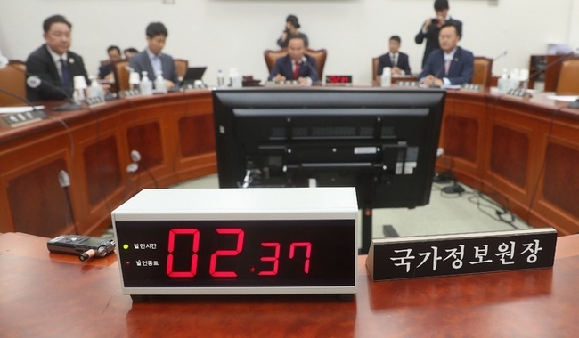  20일 오후 서울 여의도 국회에서 열린 정보위원회 전체회의에서 국가정보원장의 좌석이 비어 있다. (사진=뉴시스 제공)