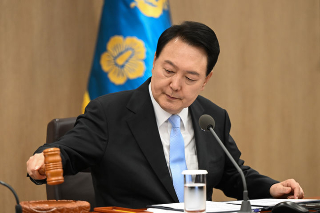  윤석열 대통령이 지난 13일 서울 용산 대통령실 청사에서 국무회의를 주재하고 있다. (사진=대통령실 제공)
