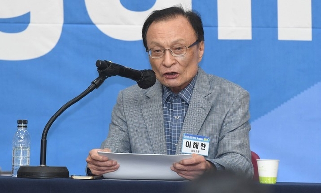  이해찬 더불어민주당 전 대표가 지난 4월12일 광주 서구 치평동 김대중컨벤션센터에서 열린 '당원과 함께하는 전국 순회 민주아카데미 이기는 민주당 Again 광주' 행사에 참석해 특강하고 있다. (사진=뉴시스)