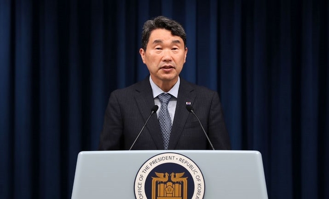  이주호 사회부총리 겸 교육부 장관이 지난 15일 오후 서울 용산 대통령실 청사에서 교육개혁 현안 추진 상황에 대해 브리핑하고 있다. (사진=뉴시스)