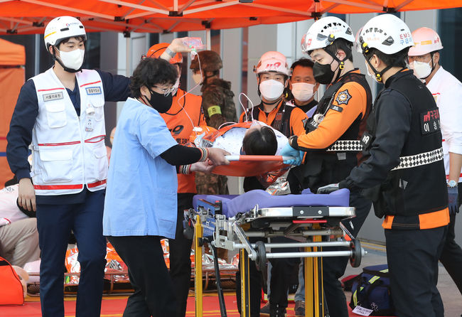 지난해 11월 23일 서울의료원 ‘병원 재난상황 환자대피 합동훈련’