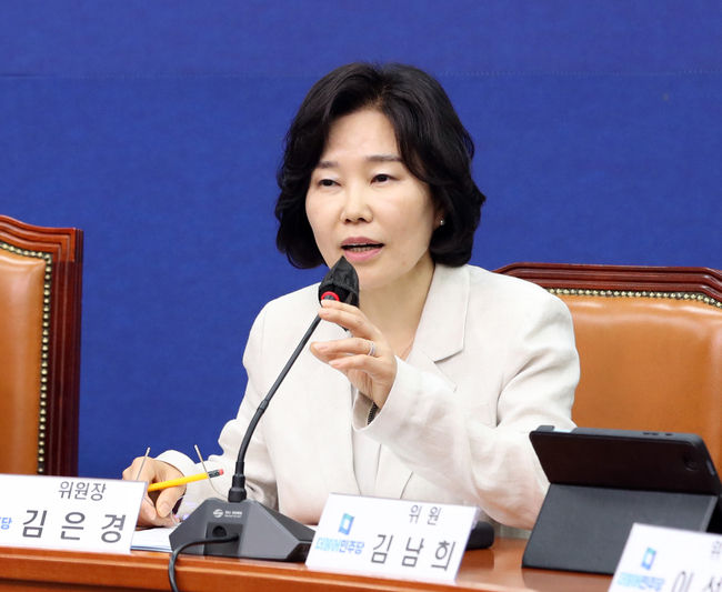 김은경 더불어민주당 혁신기구 위원장이 20일 오전 서울 여의도 국회에서 열린 제1차 회의에서 발언하고 있다.(사진=뉴시스 제공)