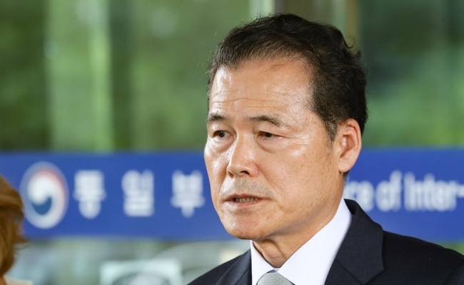 김영호 통일부 장관 후보자가 30일 오전 인사청문회 준비 사무실이 마련된 서울 종로구 남북회담본부로 출근하며 취재진의 질문에 답변하고 있다. (사진=뉴시스 제공)