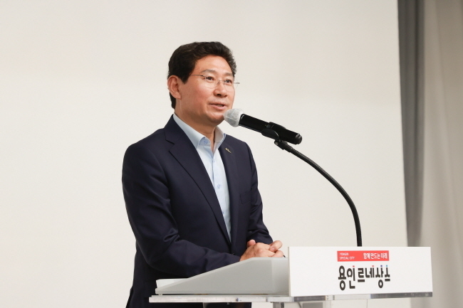 17-1~3. 29일 시청 컨벤션홀에서 개최된 ‘찾아가는 기술특례 상장 로드쇼’에서 이상일 용인특례시장이 인사말을 하고 있다.(사진=용인시 제공)