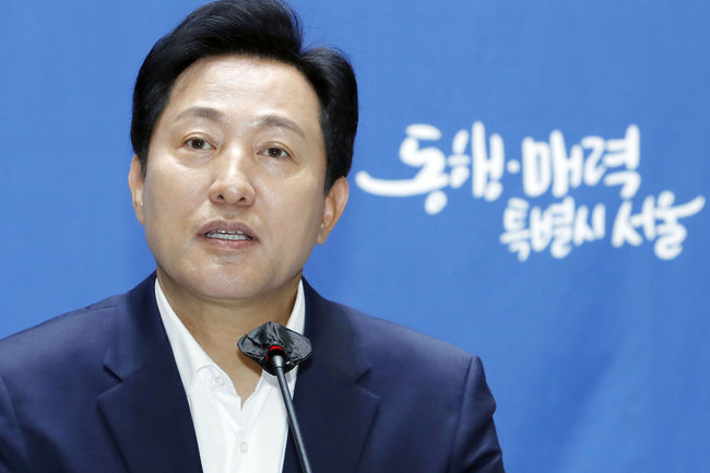  오세훈 서울시장이 3일 서울 중구 서울시청에서 취임 1주년 기자간담회를 하고 있다.(사진=뉴시스 제공)