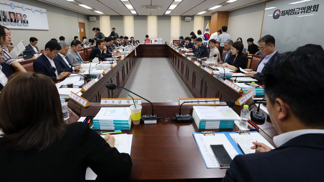 4일 세종시 정부세종청사에서 최저임금위 10차 전원회의가 열리고 있다.(사진=뉴시스 제공)