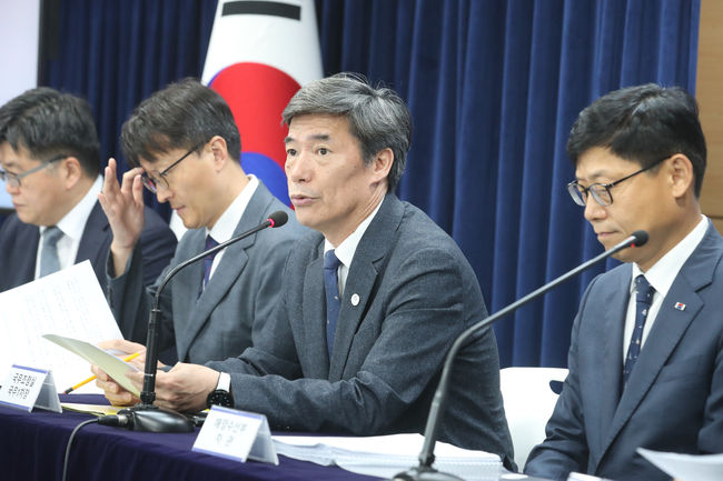 박구연 국무조정실 국무1차장이 6월 29일 오전 서울 종로구 정부서울청사에서 후쿠시마 오염수 방류 관련 일일 브리핑을 하고 있다.(사진=뉴시스 제공)