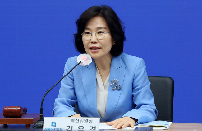  김은경 더불어민주당 혁신위원장이 6일 오전 서울 여의도 더불어민주당사에서 열린 혁신위원회 제6차 회의에 참석해 발언하고 있다.(사진=뉴시스 제공)
