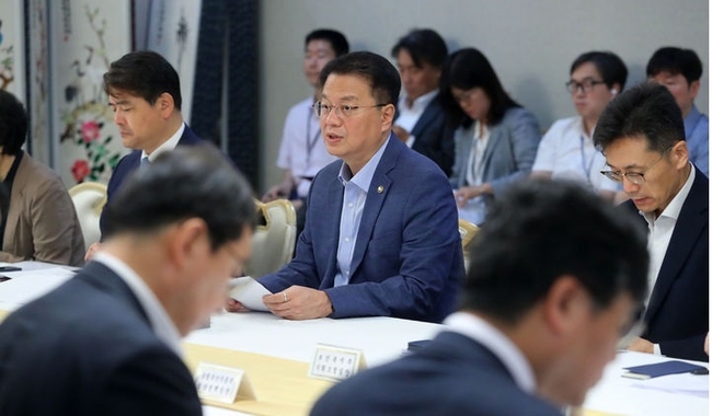 방기선 기획재정부 1차관이 7일 오전 서울 종로구 정부서울청사에서 열린 제27차 비상경제차관회의 겸 일자리 전담반 TF 회의에 참석해 발언하고 있다. (사진=뉴시스 제공)
