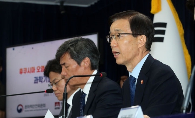 방문규 국무조정실장이 7일 오전 서울 종로구 정부서울청사에서 일본 후쿠시마 오염수 방류 대응 정부 합동 브리핑을 하고 있다. (사진=뉴시스 제공)