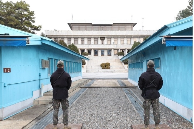 공동경비구역(JSA)을 견학하던 중 월북한 미국인은 현역 미군이라고 로이드 오스틴 미국 국방장관이 18일(현지시간) 확인했다. 사진은 판문각 모습.(사진=뉴시스 제공)