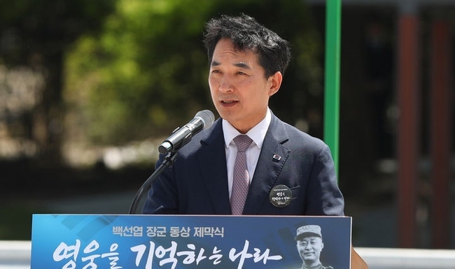 박민식 국가보훈부 장관이 5일 오후 경북 칠곡군 다부동전적기념관에서 열린 '고 백선엽 장군 동상 제막식 및 3주기 추모식'에서 기념사를 하고있다.(사진=뉴시스 제공)