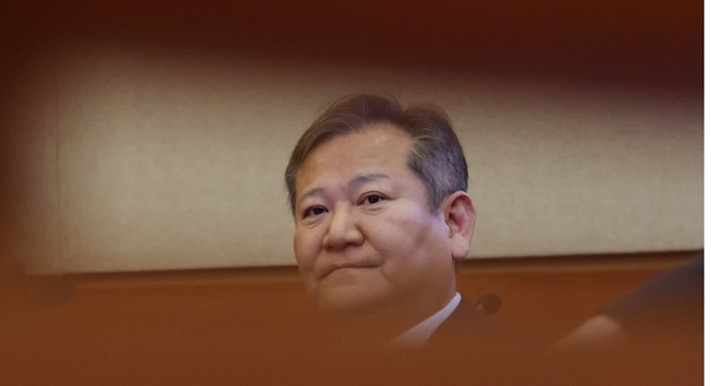  '이태원 참사 부실 대응' 논란에 휩싸인 이상민 행정안전부 장관의 탄핵심판 선고가 25일 오후 2시 시작됐다. 사진은 지난 5월9일 서울 종로구 헌법재판소에서 열린 탄핵심판 사건 첫 변론에 이 장관이 출석한 모습. (사진=뉴시스 제공)