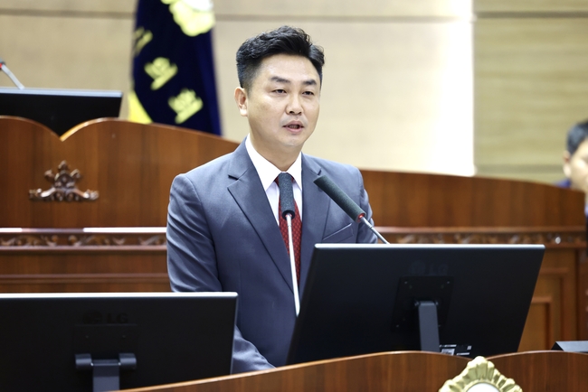 김철환 천안시의회 의원이 대표발의를 하고 있다. (사진=천안시의회 제공)