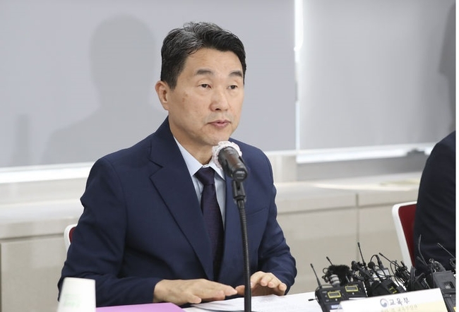 이주호 사회부총리 겸 교육부 장관이 지난 24일 오후 서울 영등포구 한국노동조합총연맹 교사노동조합연맹 사무실에서 열린 교사 교육활동보호를 위한 간담회에서 모두발언을 하고 있다. (사진=뉴시스 제공)
