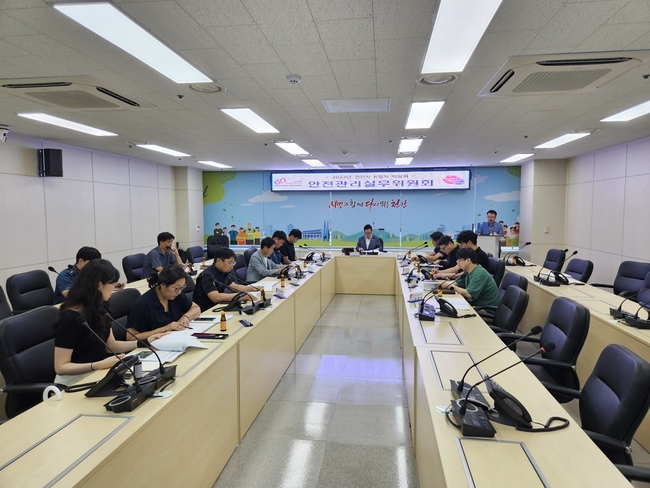 천안시는 26일 시청 재난상황실에서 오는 8월 11일~15일 독립기념관에서 진행되는 ‘2023 천안 K-컬처박람회’의 성공적인 개최를 위한 ‘안전관리실무위원회’를 운영하고 있다. (사진=천안시 제공)