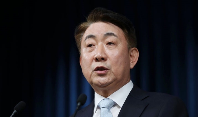 방송통신위원장으로 지명된 이동관 대통령실 대외협력특별보좌관이 28일 서울 용산 대통령실 청사에서 소감을 밝히고 있다. (사진=뉴시스 제공)