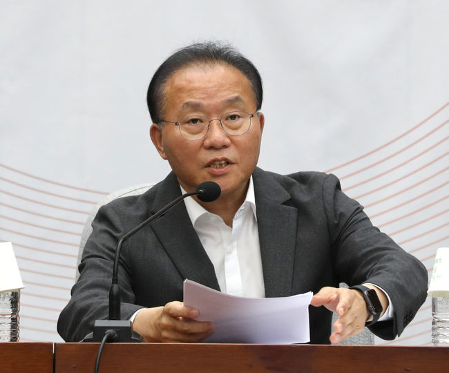 윤재옥 국민의힘 원내대표가 7월 28일 오전 서울 여의도 국회에서 열린 원내대책회의에서 발언하고 있다. (사진=뉴시스 제공)