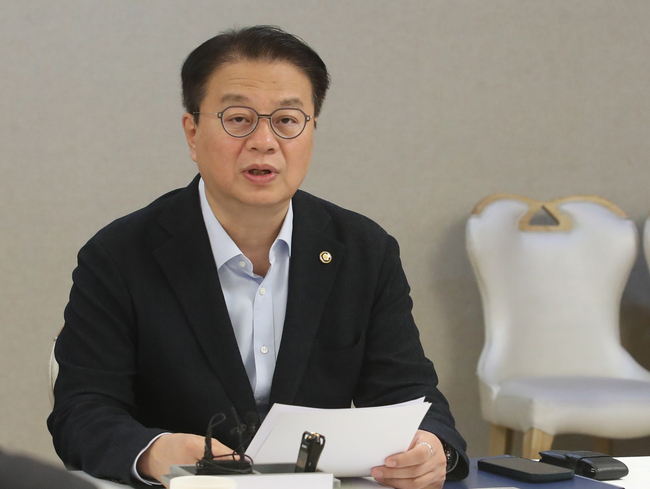 방기선 기획재정부 1차관이 28일 오전 서울 종로구 정부서울청사에서 제28차 비상경제차관회의에 참석해 발언하고 있다.(사진=뉴시스 제공)