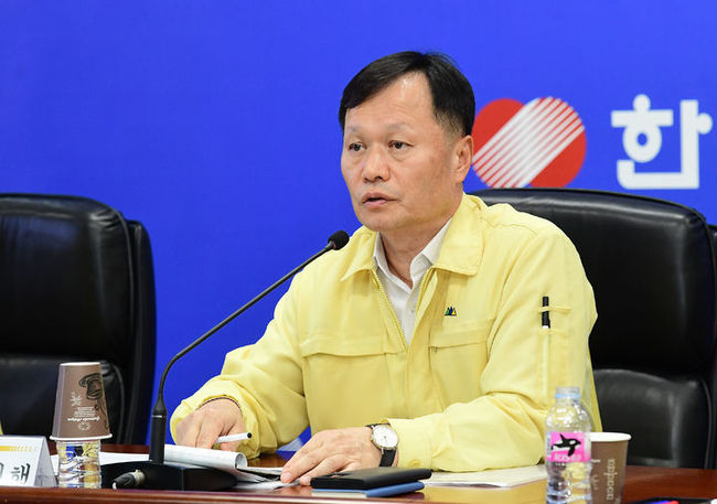 이정복 한전 사장직무대행이 긴급 화상회의 주재 하는 모습이다. (사진=한전 제공)