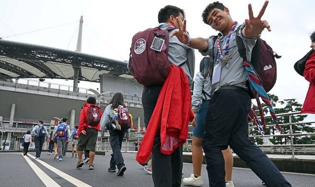 = 2023 새만금 세계스카우트잼버리에 참가한 스카우트 대원들이 11일 서울 마포구 서울월드컵경기장에서 열릴 예정인 폐영식과 K팝 슈퍼라이브 콘서트에 참석하기 위해 이동하고 있다. (사진=뉴시스 제공)