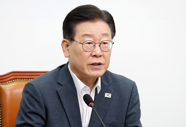 이재명 더불어민주당 대표가 16일 오전 서울 여의도 국회에서 열린 최고위원회의에서 발언을 하고 있다. (사진=뉴시스 제공)