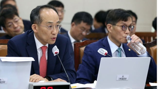 답변하는 추경호 경제부총리 겸 기획재정부 장관.(사진=뉴시스 제공)