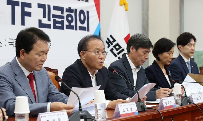 윤재옥 국민의힘 원내대표가 23일 오전 서울 여의도 국회에서 열린 우리바다 지키기 검증 TF 긴급회의에서 발언하고 있다.(사진=뉴시스 제공)