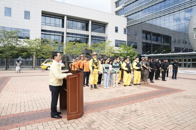 천안시가 4일 시청 버들광장에서 ‘2023년 을지연습 대테러 실제훈련’을 진행하고 있다. (사진=천안시 제공)